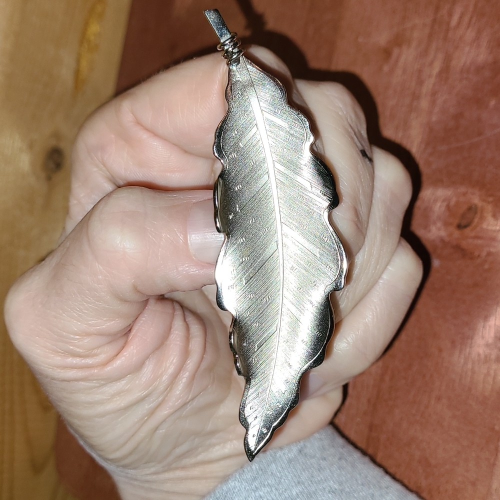 Vintage Brushed Silver-tone Brooch Long Leaf or Feather with stamped design MCM - Picture 2 of 8